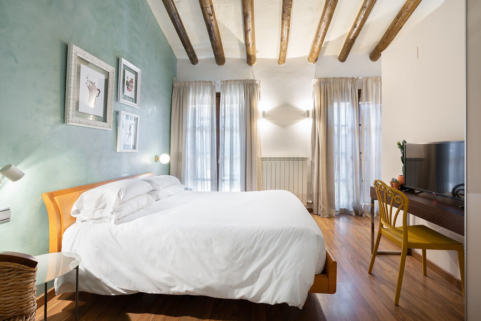 Wifi gratis y ropa de cama