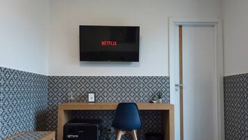 Designrum - utsikt mot staden | 1 sovrum, sängtillbehör av högsta kvalitet, duntäcken och bäddmadrasser