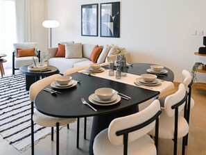 Panoramic Apartment, Garden View | Dining room