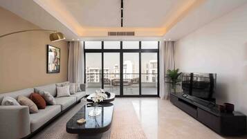 Exclusive Apart Daire | Oturma alanı | Uydu yayını kanalları bulunan 55 inç akıllı televizyon