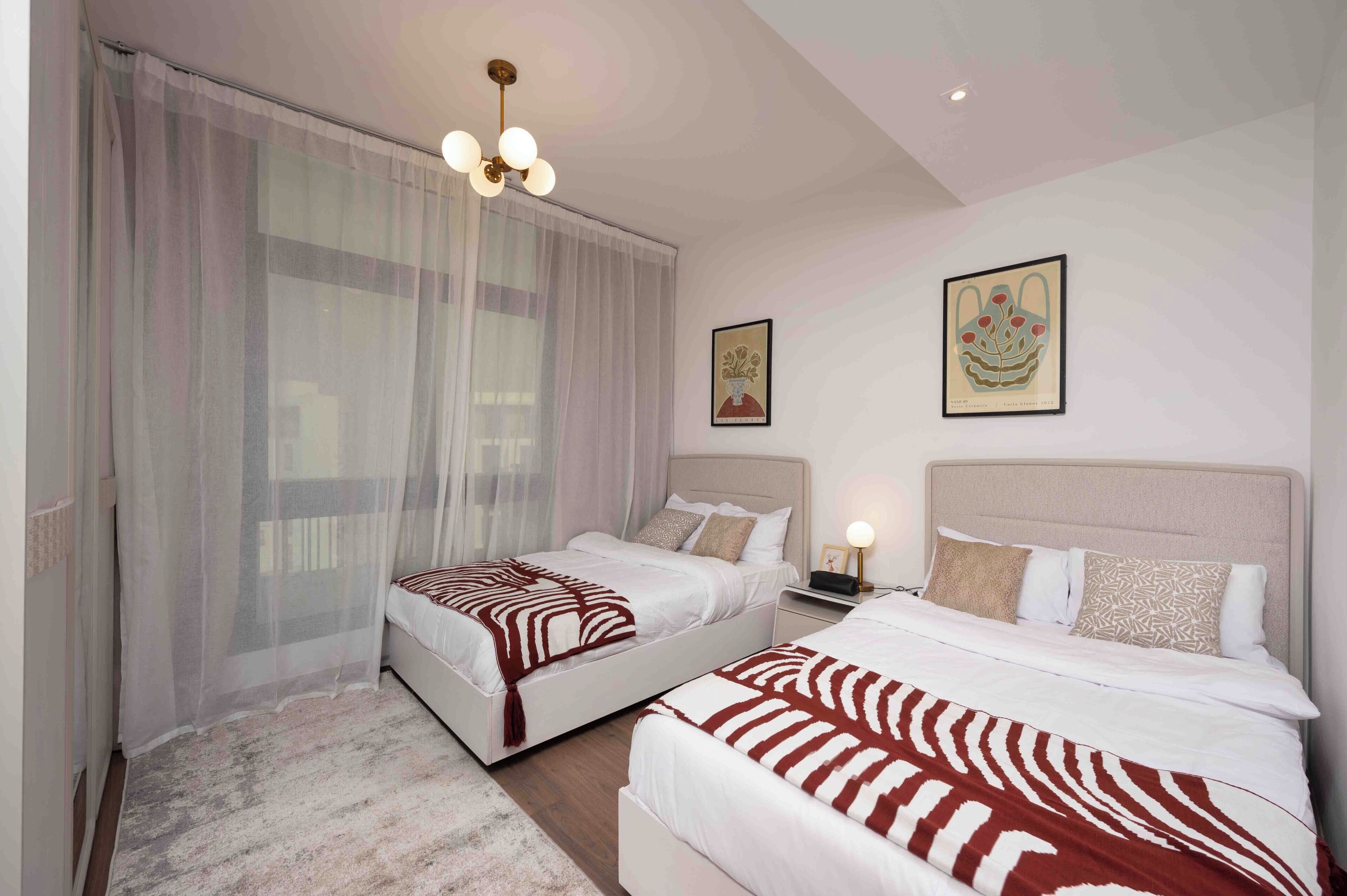 書桌、筆電工作空間、免費無線上網、床單