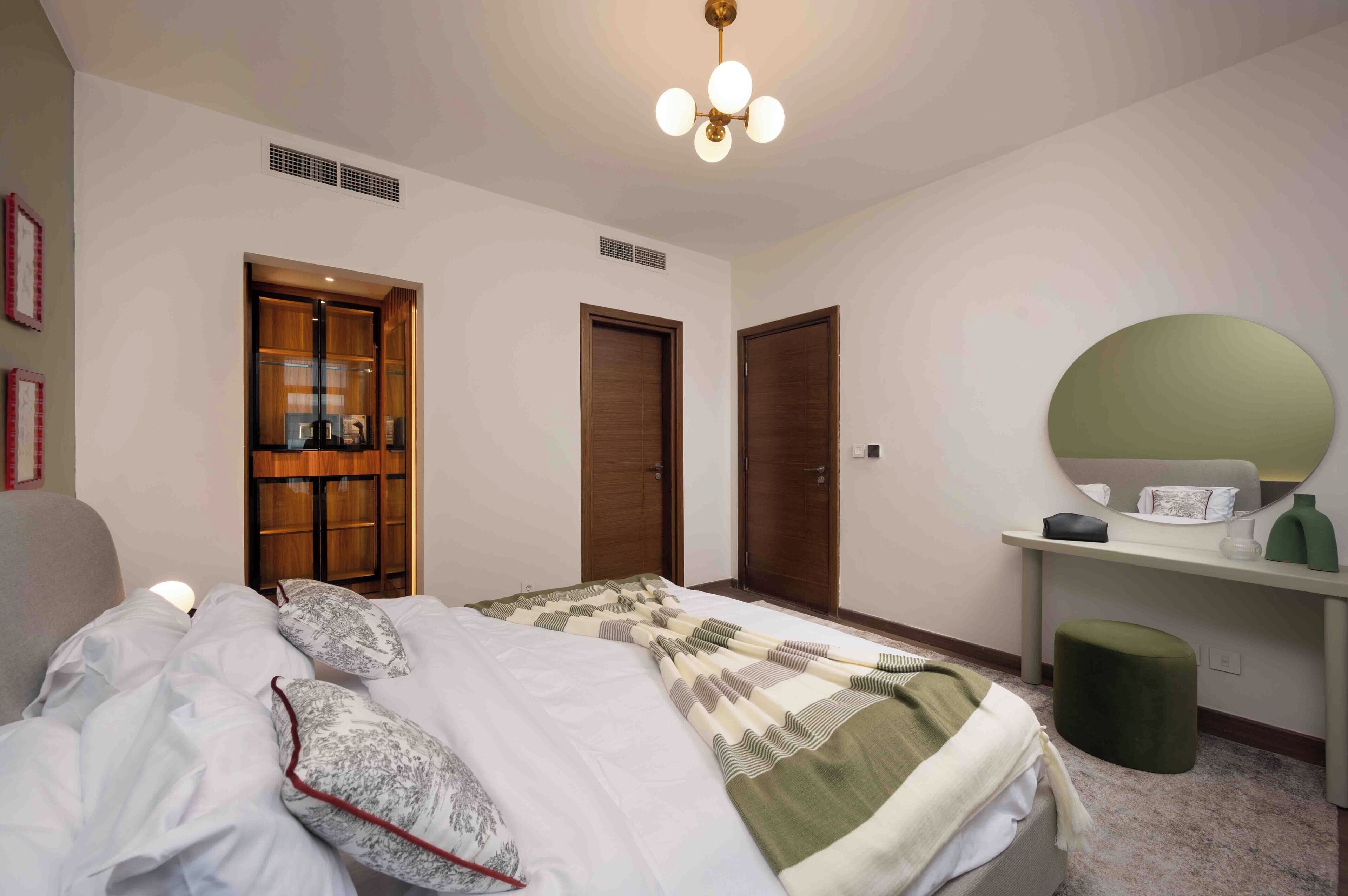 書桌、筆電工作空間、免費無線上網、床單