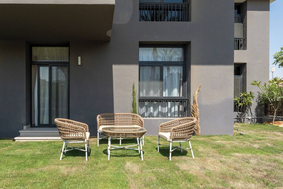 Premium Apartment, 2 Bedrooms, Garden View, Ground Floor | Living area