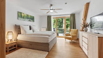 2 bedrooms, in-room safe, desk, iron/ironing board