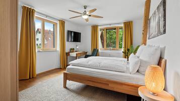 2 Schlafzimmer, Zimmersafe, Schreibtisch, Bügeleisen/Bügelbrett