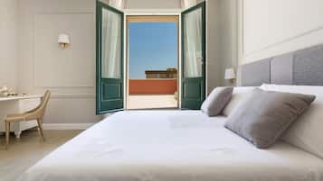Deluxe Triple Room | Desk, soundproofing, free WiFi, bed sheets