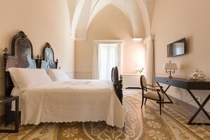 Deluxe Suite | Desk, soundproofing, free WiFi, bed sheets - Palazzo Fasti (Casarano)