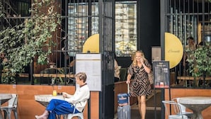 A restaurant named 'Brumetti' with outdoor seating and a modern design.