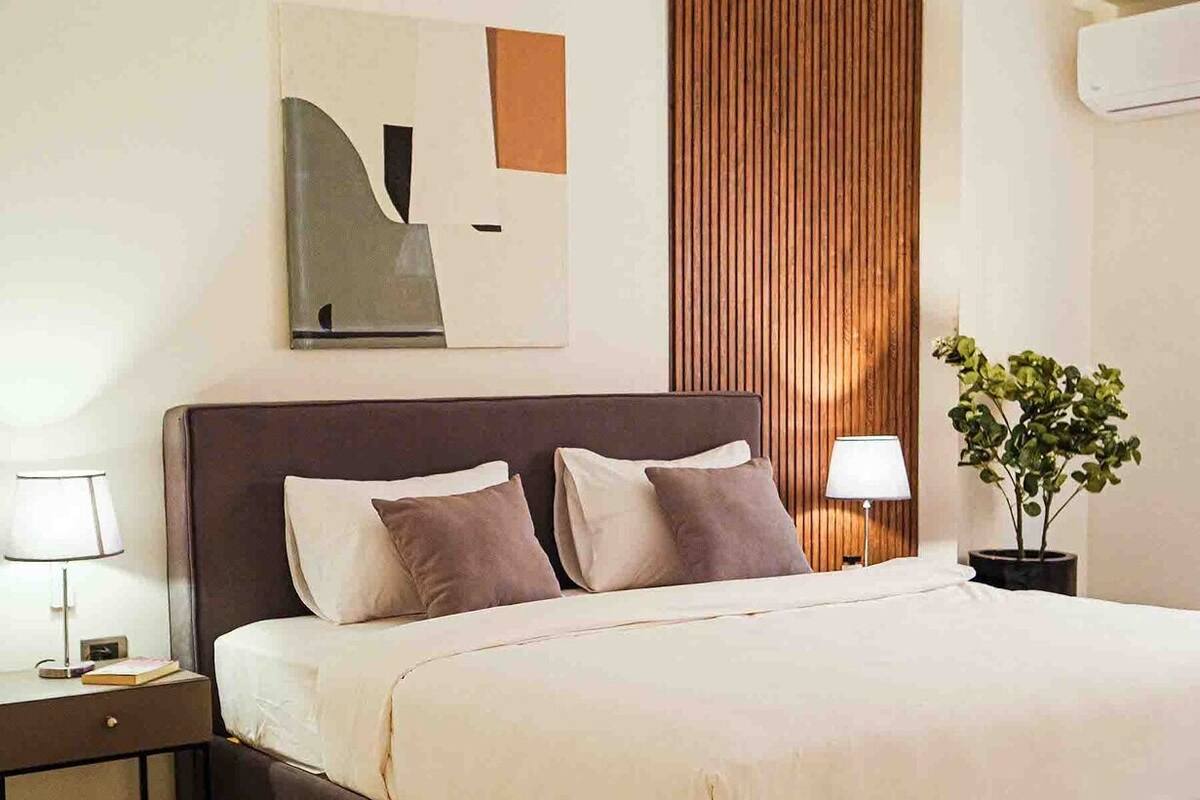 Apartment, 2 Bedrooms | Minibar (free items), in-room safe, desk, laptop workspace
