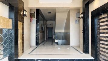 Pintu masuk properti