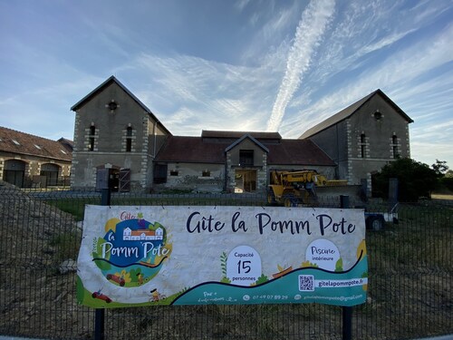 Gîte Bords de Loire, Avec Piscine Intérieure et Jardin