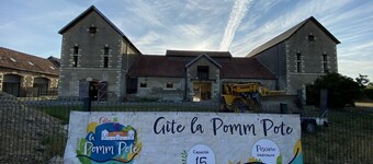 Gîte Bords de Loire, Avec Piscine Intérieure et Jardin