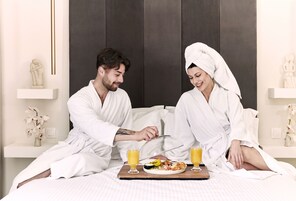 Standard Double Room | In-room safe, soundproofing, iron/ironing board, free WiFi