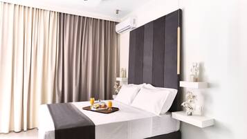 Standard Double Room | In-room safe, soundproofing, iron/ironing board, free WiFi