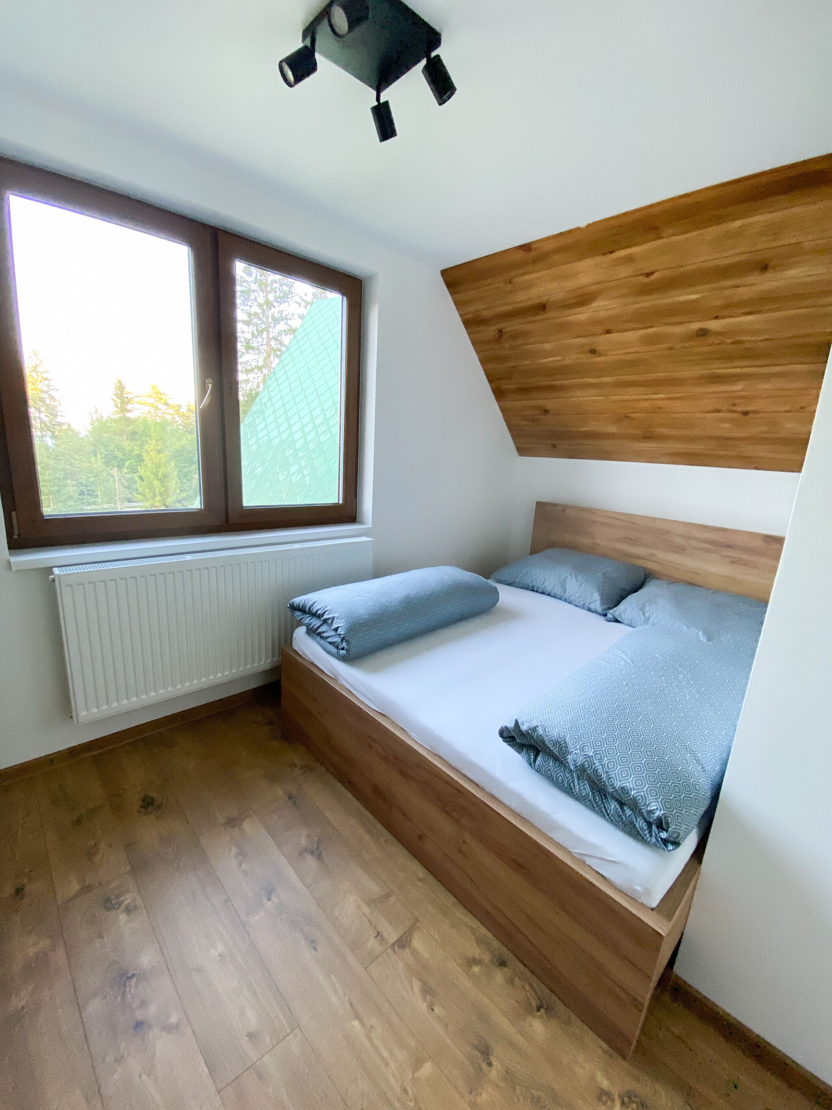 8 bedrooms, iron/ironing board, WiFi