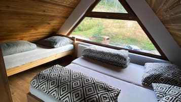 8 bedrooms, iron/ironing board, WiFi