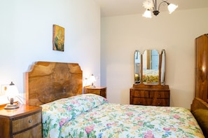 3 chambres, fer et planche à repasser, lit parapluie, Wi-Fi gratuit
