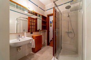 House | 1 bedroom - Gerbett Apartment With Terrace by Wonderful Italy (Como)