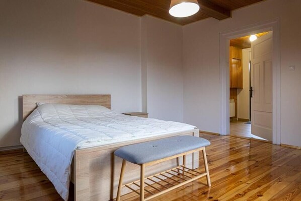 2 bedrooms, WiFi, bed sheets