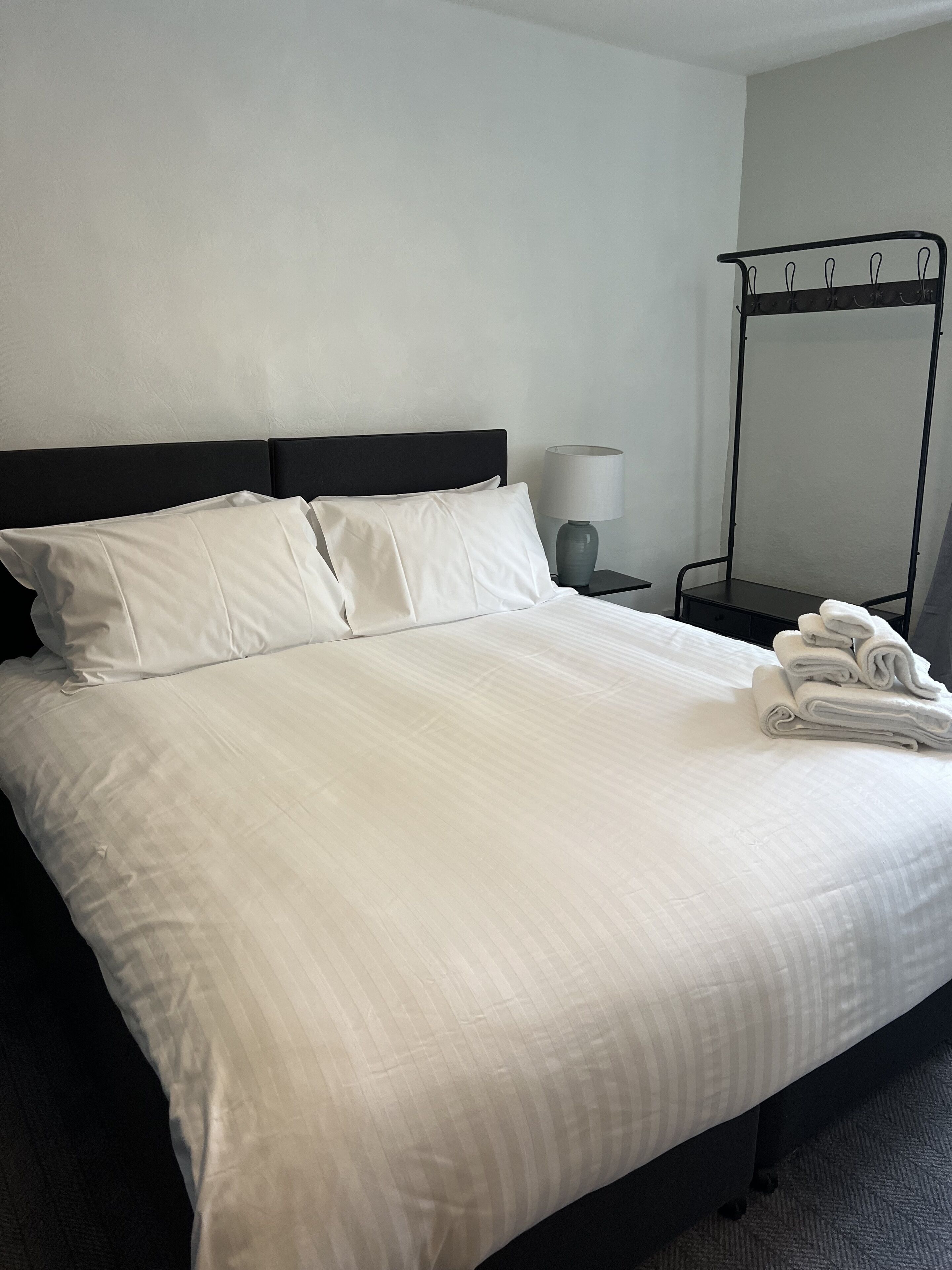Habitación con 1 cama doble o 2 individuales | Wifi gratis y ropa de cama
