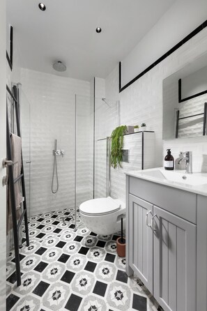 公寓 | 浴室 | 淋浴设施、免费洗浴用品、吹风机、毛巾