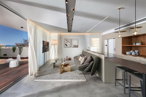 Bat Galim Seaside Retreat by Sea N' Rent