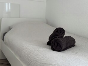 5 habitaciones, tabla de planchar con plancha y wifi gratis