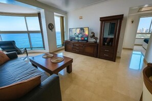 Luxury Apartment | Living area | 65-inch Smart TV with digital channels, Netflix, streaming services - LBA Haifa (Haifa)