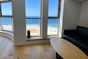 Luxury Apartment | Living area | 65-inch Smart TV with digital channels, Netflix, streaming services - LBA Haifa (Haifa)