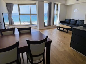 Luxury Apartment | Living area | 65-inch Smart TV with digital channels, Netflix, streaming services - LBA Haifa (Haifa)