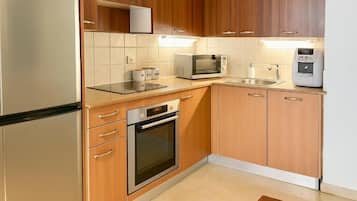 Luxury-Apartment | Eigene Küche | Großer Kühlschrank, Mikrowelle, Ofen, Herdplatte