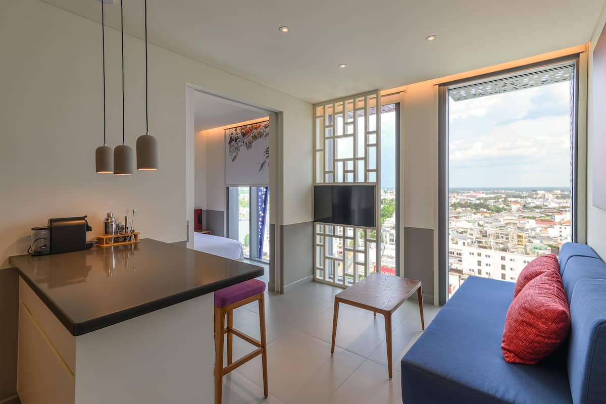 Suite luxueuse, 1 très grand lit, vue sur la ville | Literie de qualité, couette en duvet