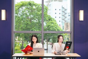 Business centre - WINK HOTEL CAN THO CENTRE, Unscripted by Hyatt (Can Tho)