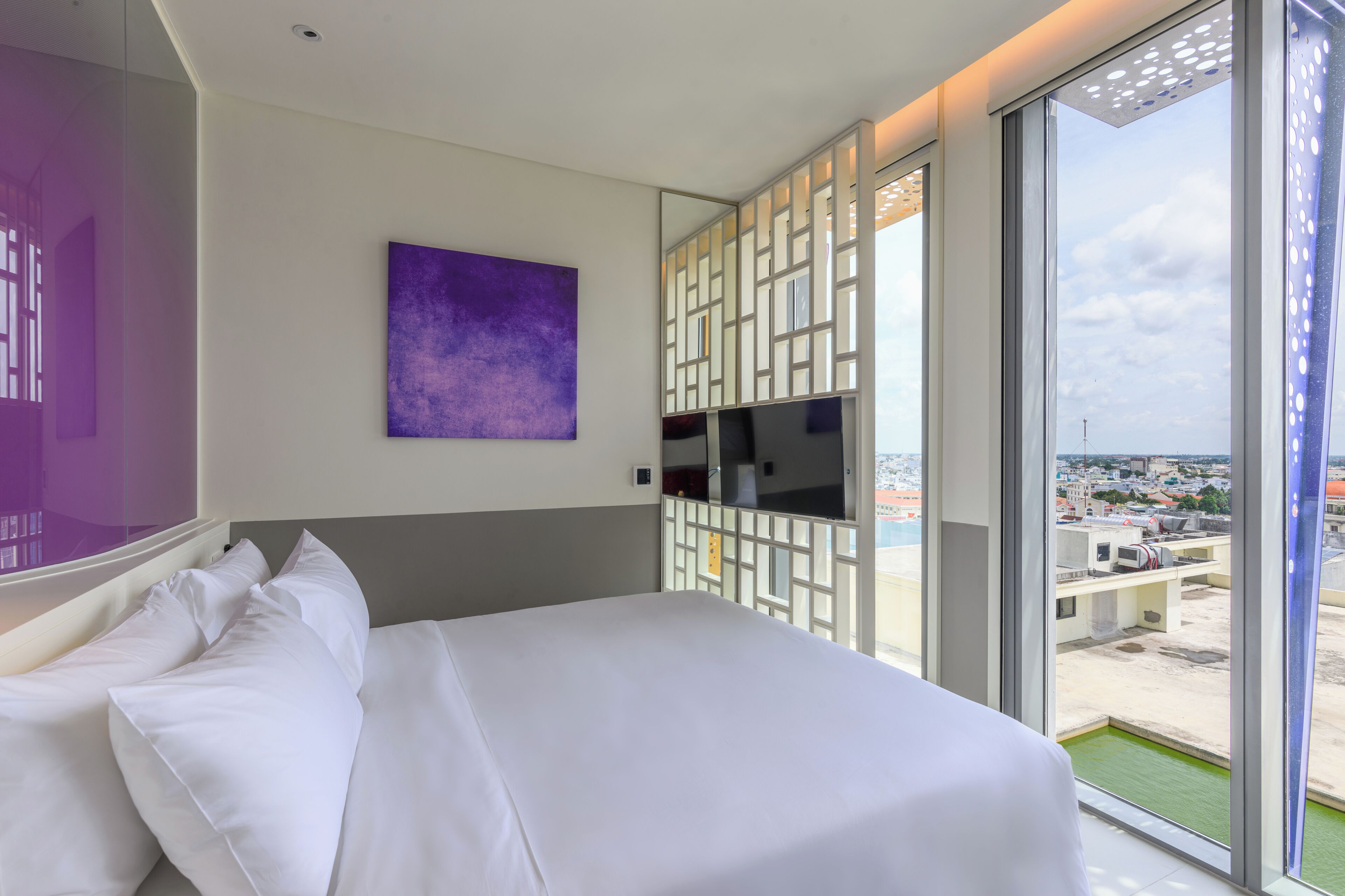 Basic Room, 1 Queen Bed