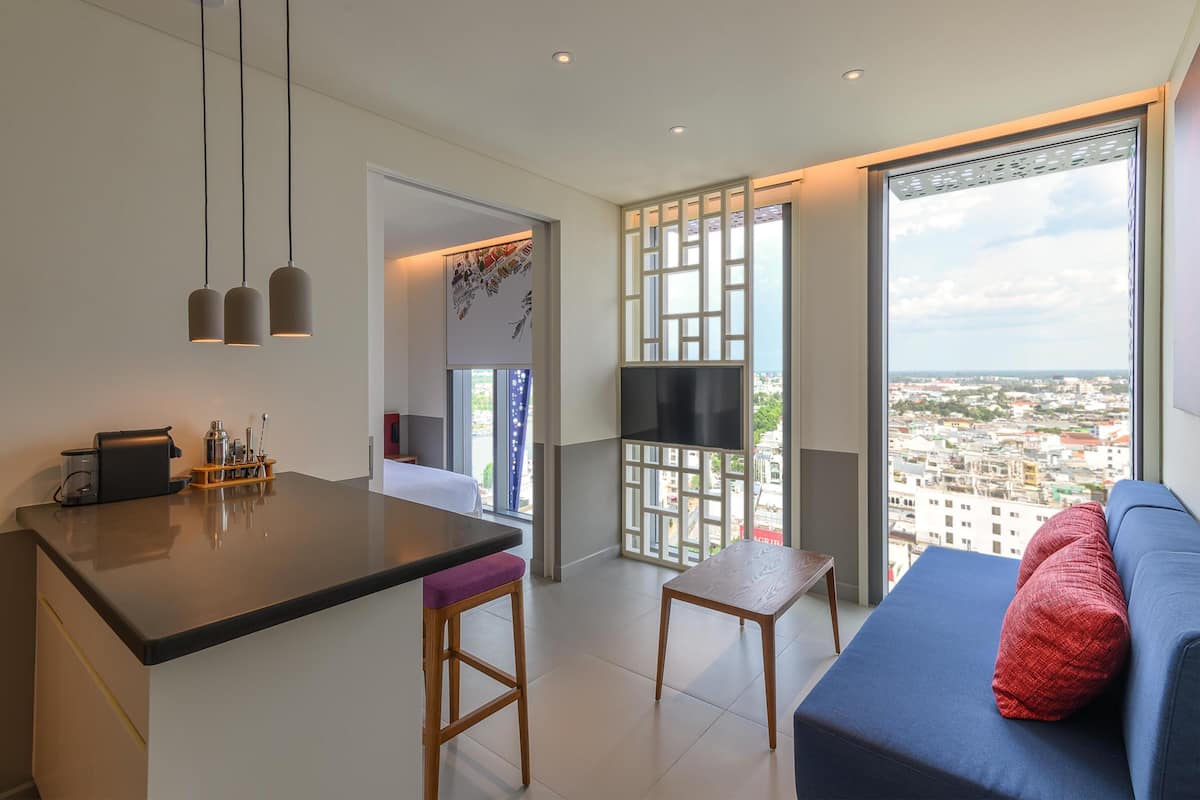 Luxury Suite, 1 King Bed, City View | Premium bedding, down duvets, memory-foam beds, minibar