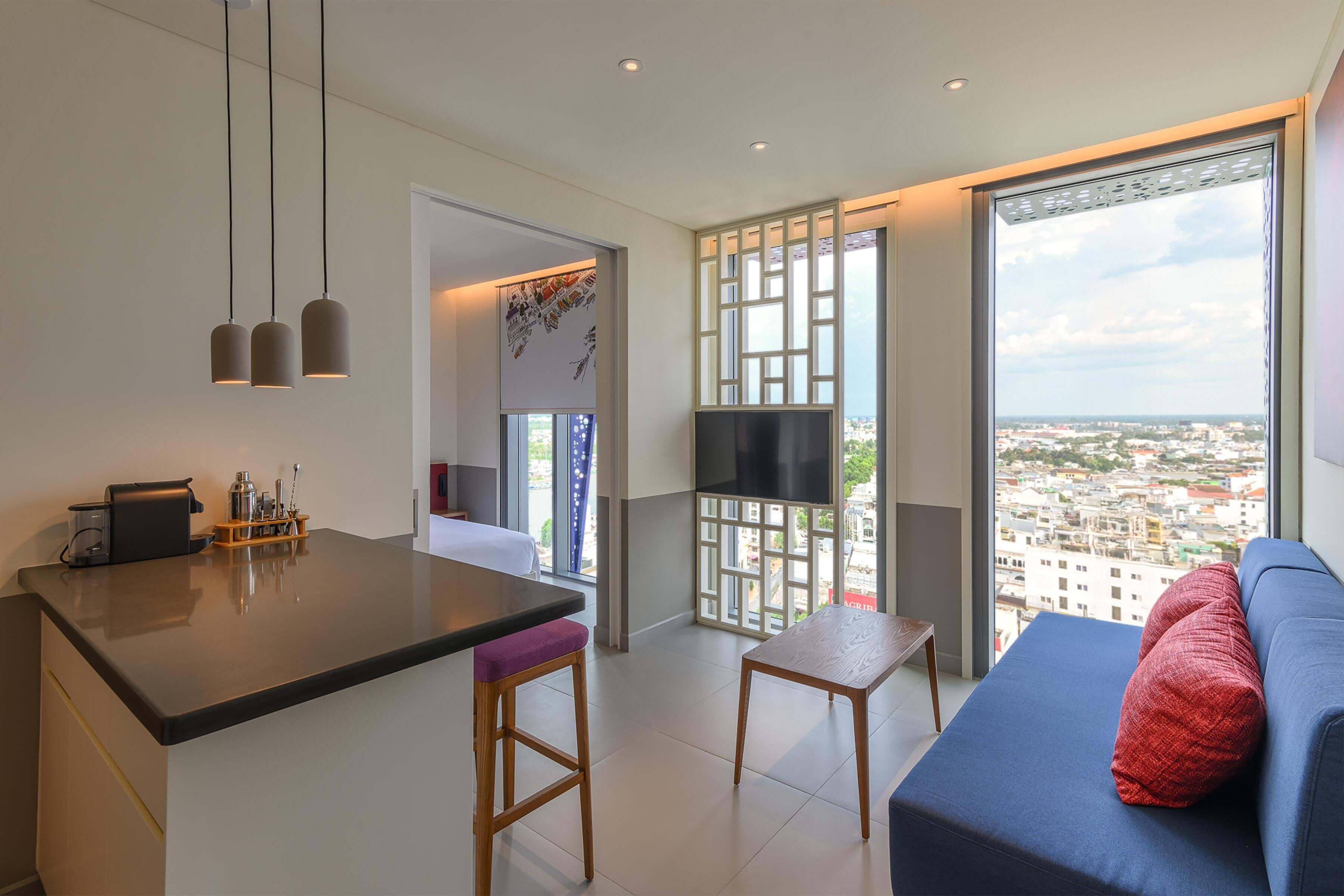 Suite, 1 King Bed, City View | Premium bedding, down duvets, memory-foam beds, minibar