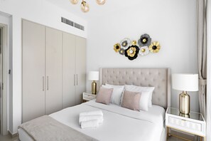4 chambres, coffre-fort, fer et planche à repasser