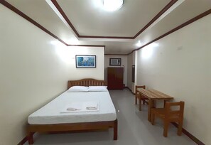 Superior Double Room | Desk, laptop workspace, free WiFi, bed sheets - SUMMER WIND PENSION (Puerto Princesa)
