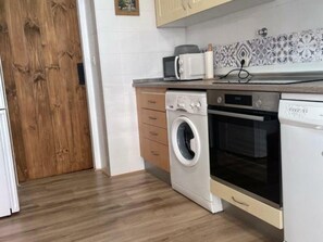 電子レンジ、オーブン、コンロ、食器洗い機