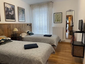 2 bedrooms