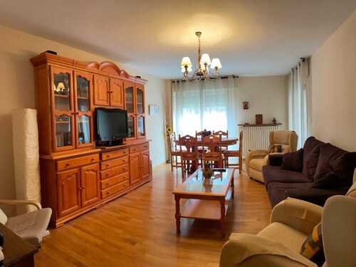 Cozy 2-Bed Apt in Jaca with Terrace and Parking, 10 min Walk to Center