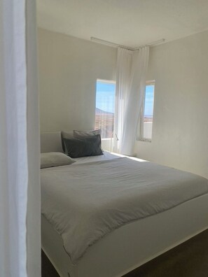 4 Schlafzimmer, Schreibtisch, Bügeleisen/Bügelbrett, Reisekinderbett