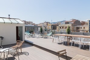 Outdoor dining - Aticco Living Gracia - Boutique Apartments Rooftop (Barcelona)