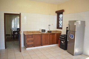 Familienhaus | Eigene Küche | Kühlschrank, Mikrowelle, Kochgeschirr/Geschirr/Besteck