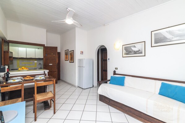 21-inch flat-screen TV with cable channels, TV - Trilo Super Standard 205 Ginepro (Olbia)