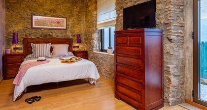 Charming Rustic-Modern House with A/C & WiFi, 200m from Beach in Palamós Center