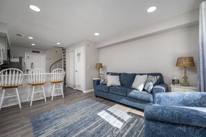 TV - New Listing!  Updated 1 bedroom bayside with a pool! (Ocean City)