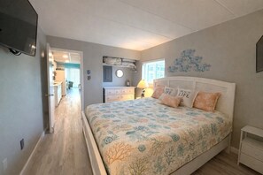 1 bedroom, iron/ironing board, Internet - Located on the boardwalk and has an indoor pool, great vacation rental! (Ocean City)