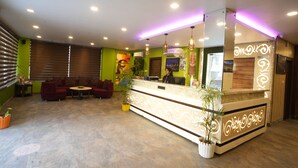 Reception - Hotel Royale Hills (Narendranagar)