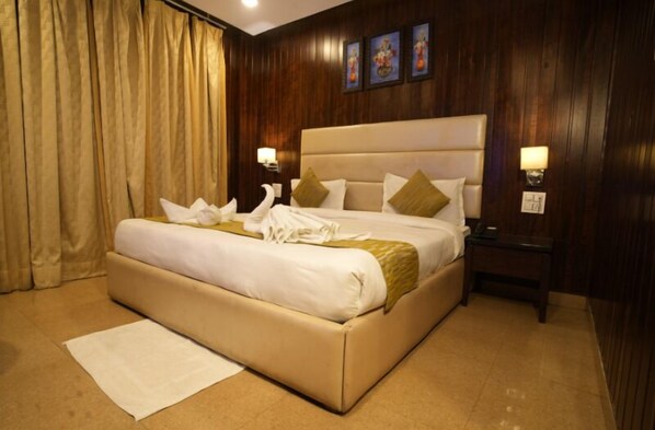 Deluxe Double Room | Bathroom | Slippers